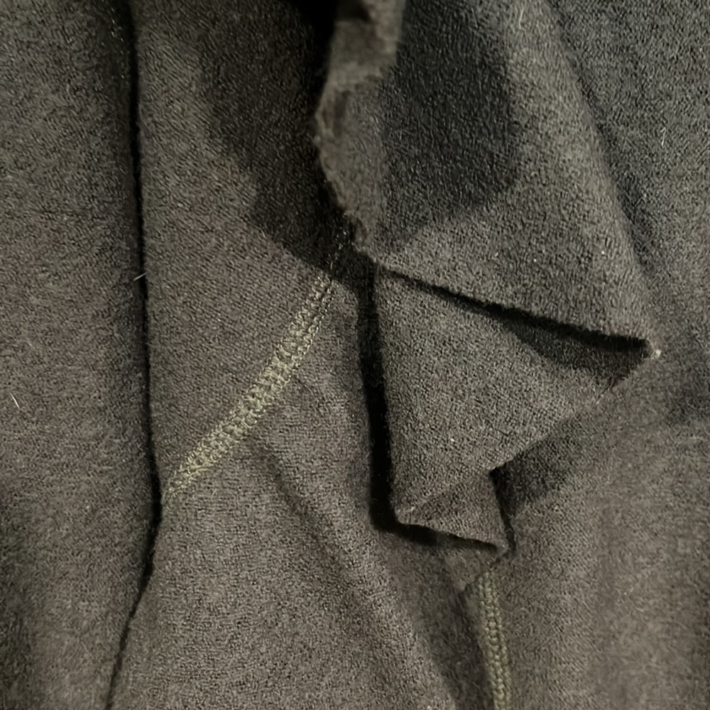 PER SE 100% wool jacket size 8. Ruffles down front and collar. - Picture 2 of 6